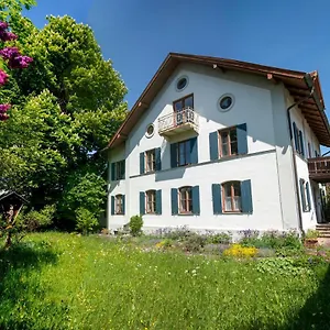 Landhauswohnung Mit Wildromantischem Garten Fussen